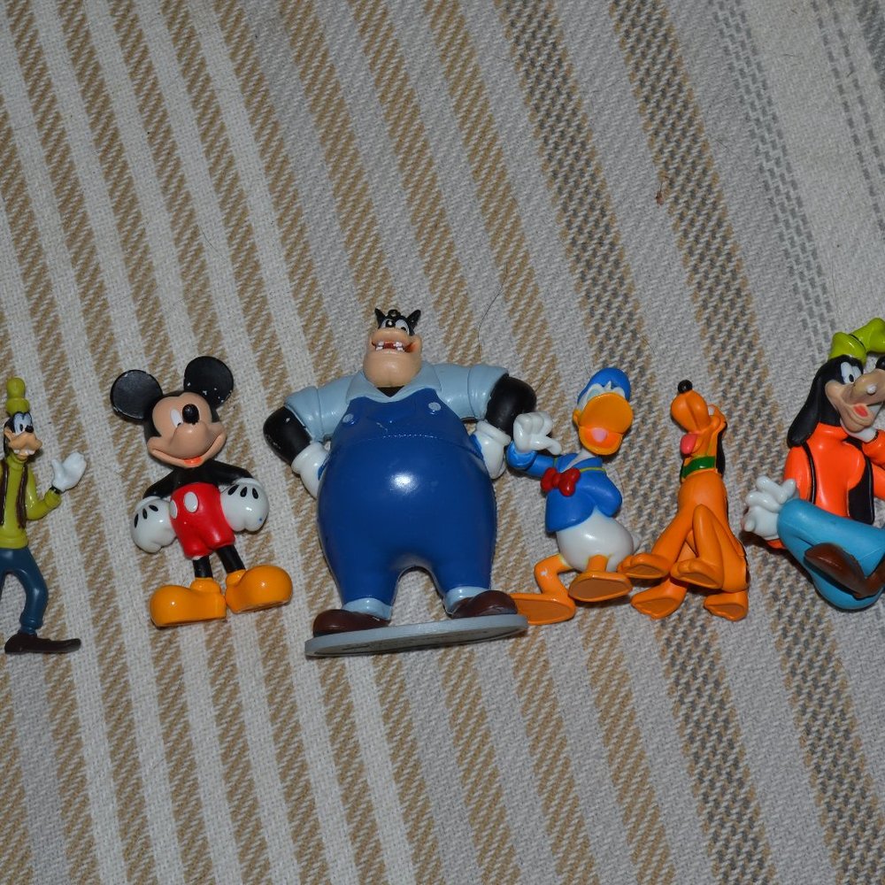 6 Mickey Mouse and Friends